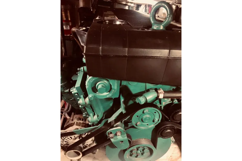 Fire Away Yacht Photos Pics Engine of 2005 Carver 444 Cockpit Motor Yacht, showcasing mechanical components.