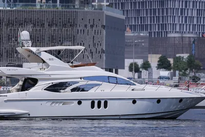 Azimut 62