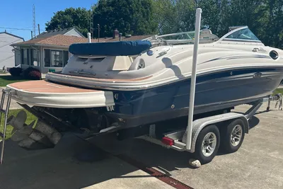 Sea Ray 240 Sundeck