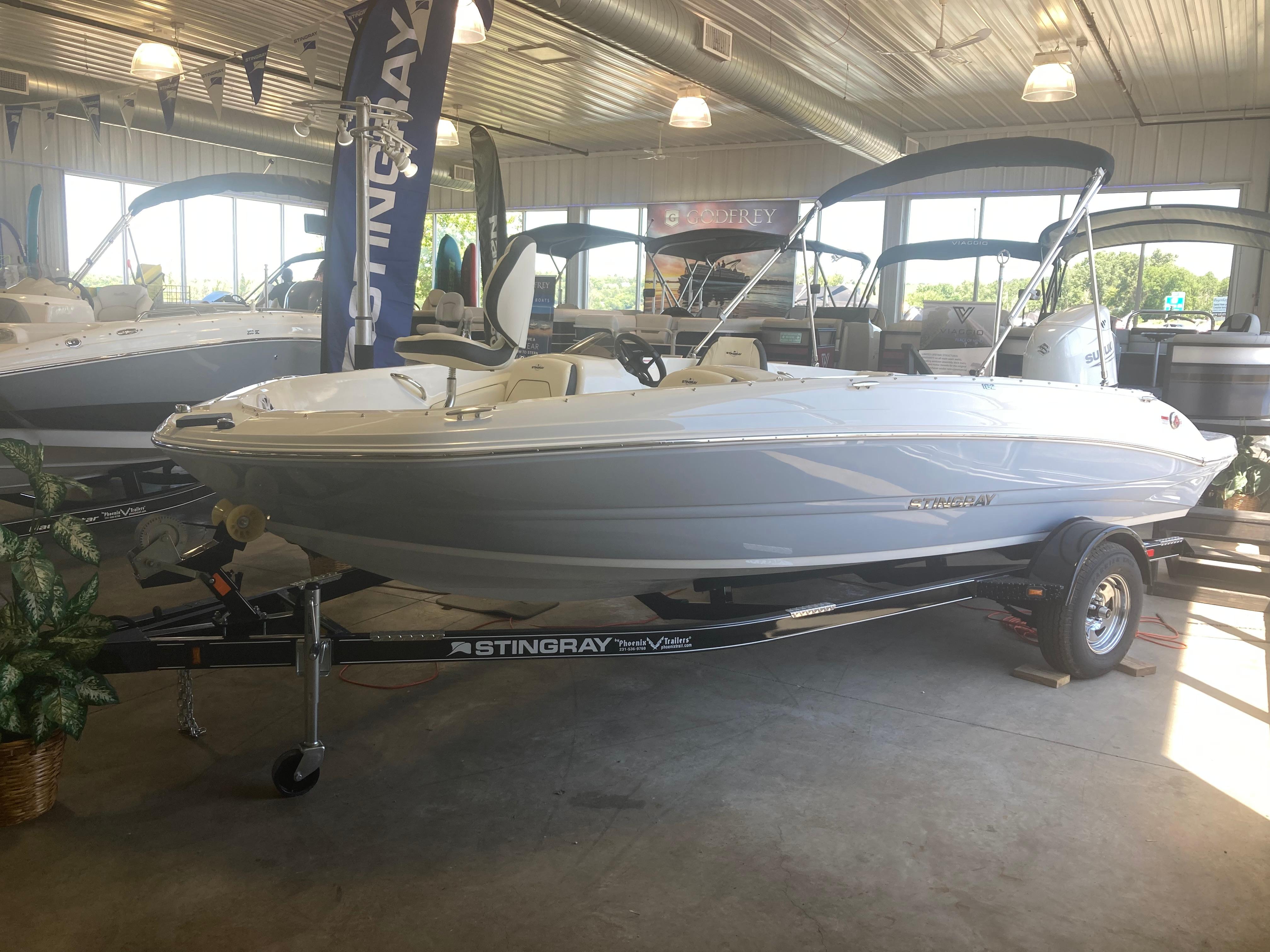 2022 Stingray 182Sc Side Console Deck Boat for sale - YachtWorld