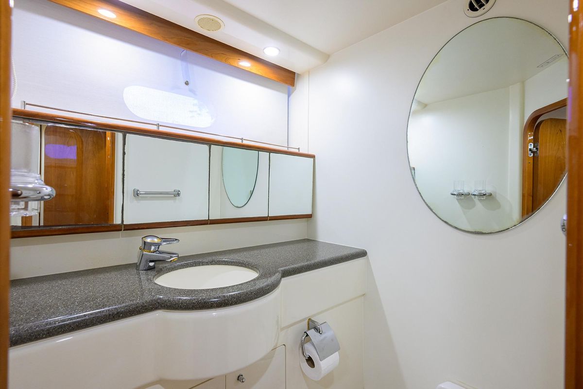 2003 Viking Sport Cruisers 68