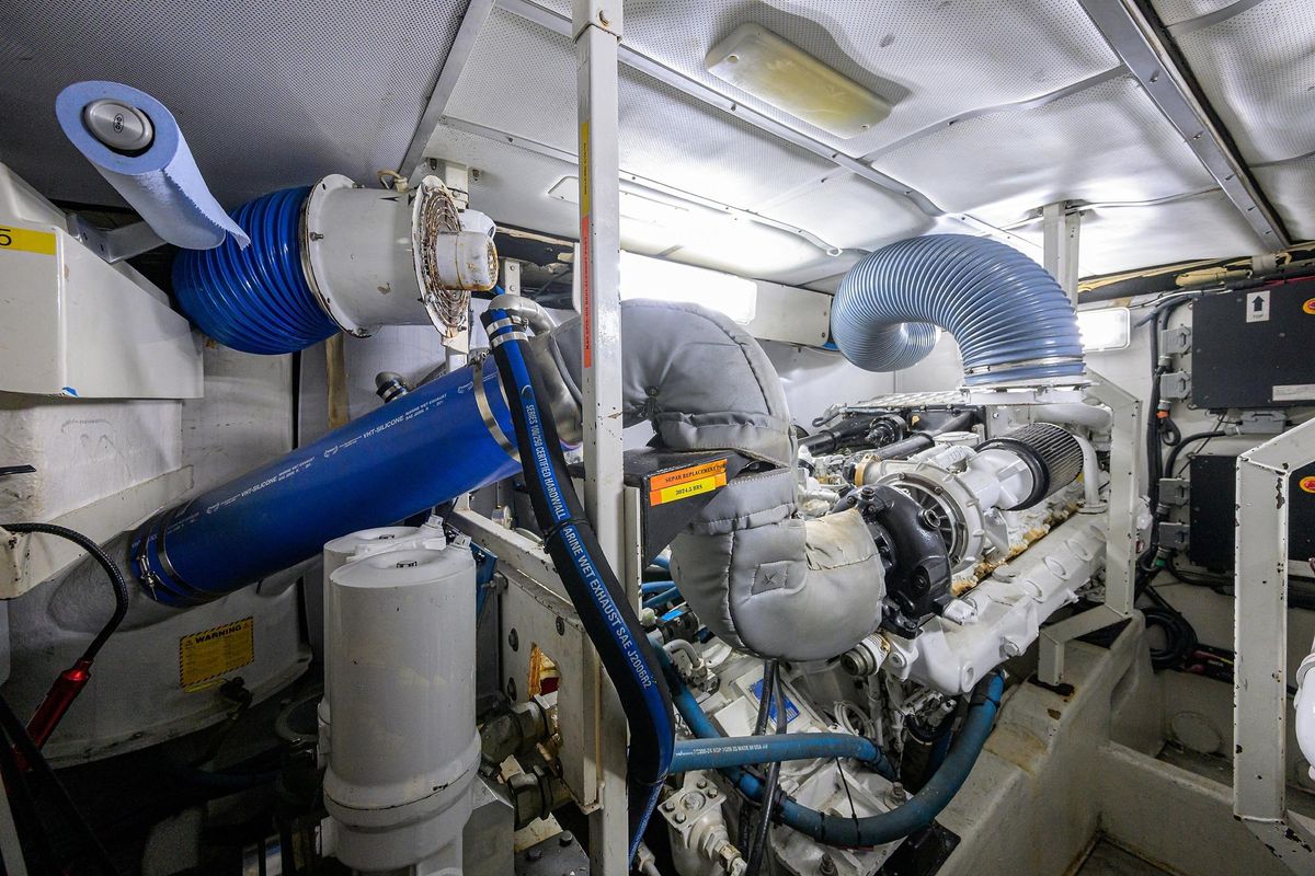 2003 Viking Sport Cruisers 68