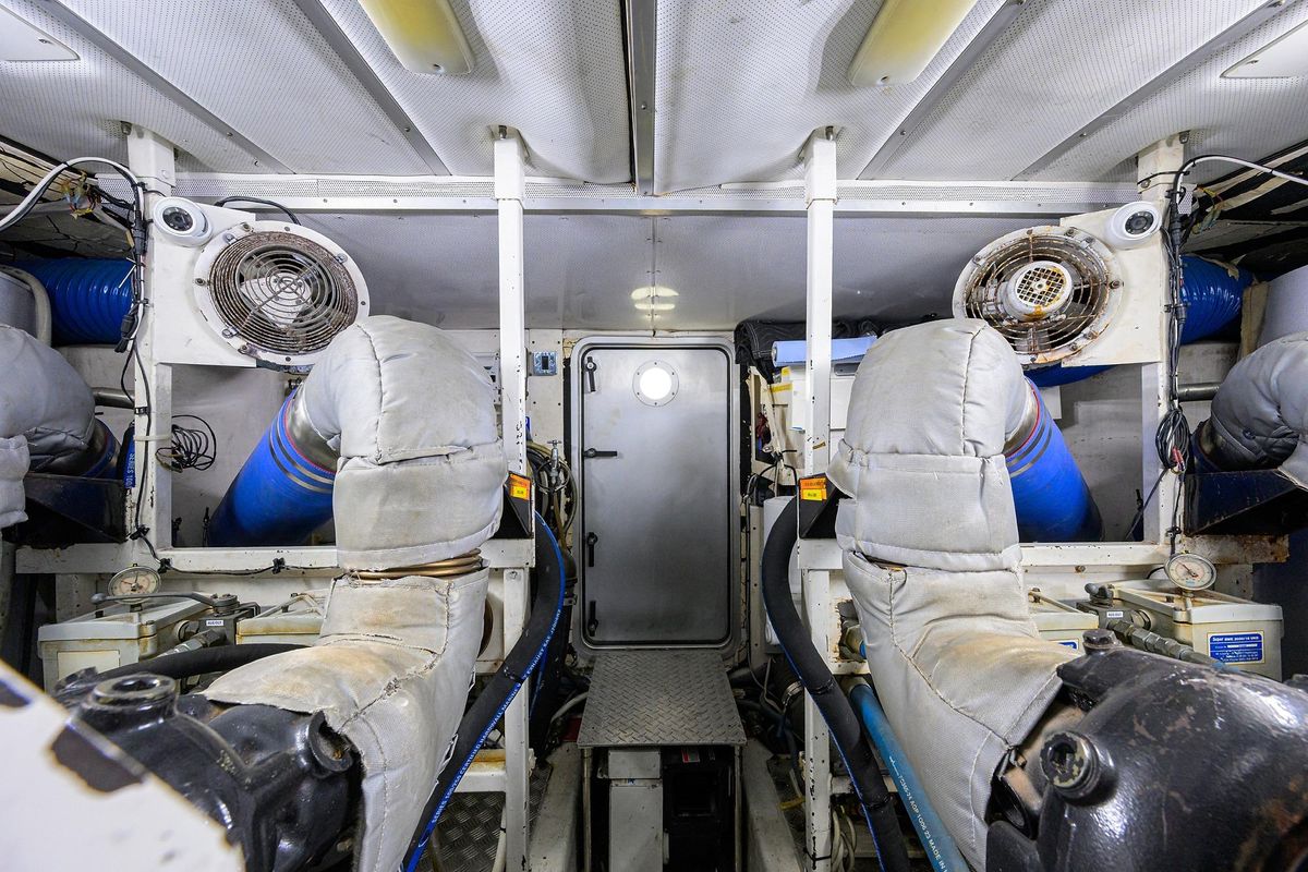 2003 Viking Sport Cruisers 68