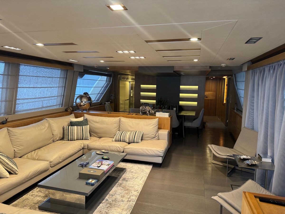 2011 Ferretti Yachts 100 