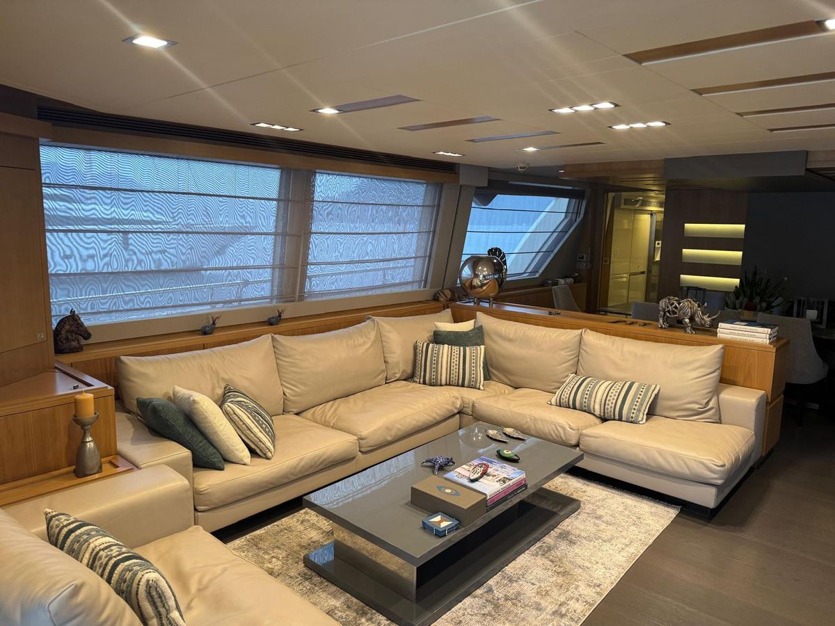 2011 Ferretti Yachts 100 