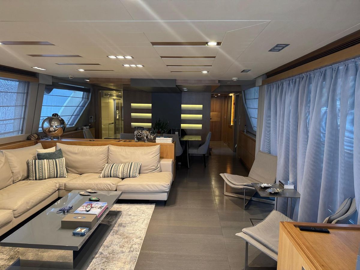 2011 Ferretti Yachts 100 