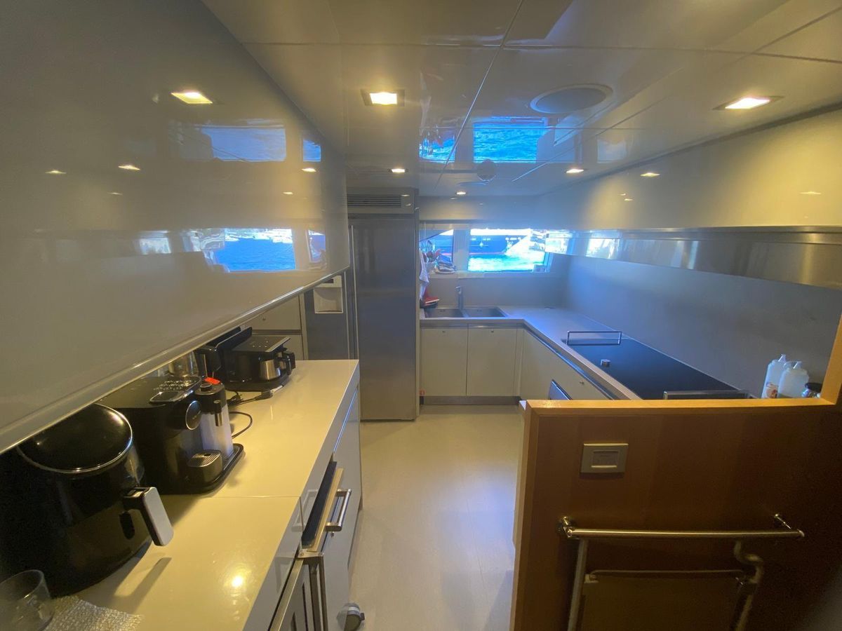 2011 Ferretti Yachts 100 