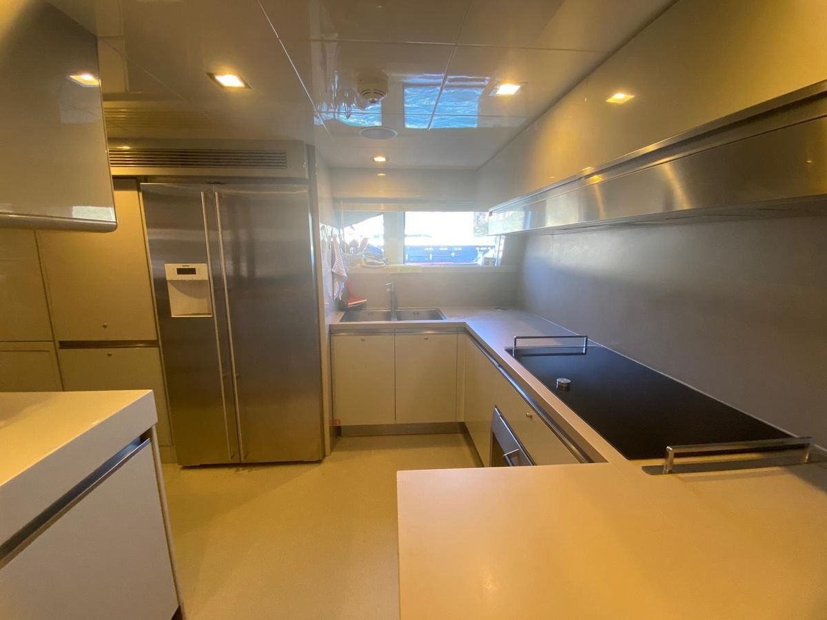2011 Ferretti Yachts 100 