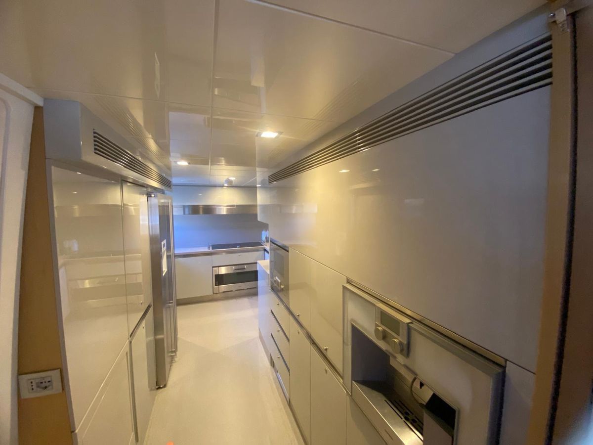 2011 Ferretti Yachts 100 