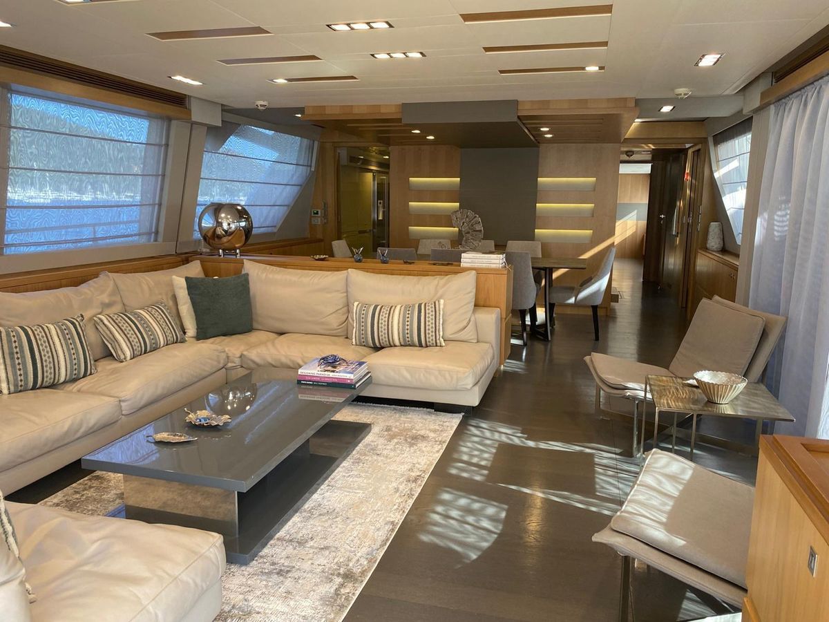 2011 Ferretti Yachts 100 