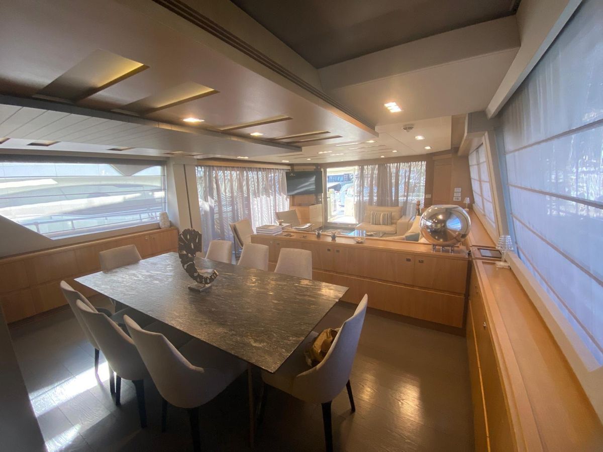 2011 Ferretti Yachts 100 