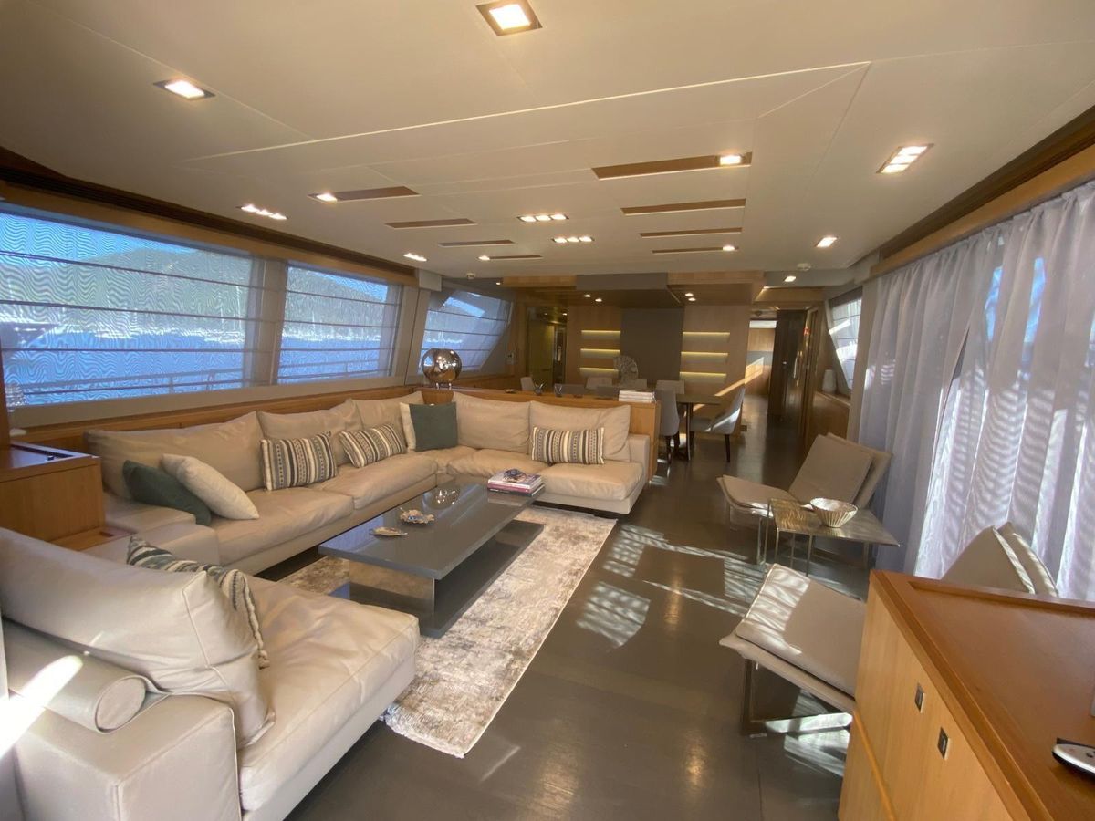2011 Ferretti Yachts 100 
