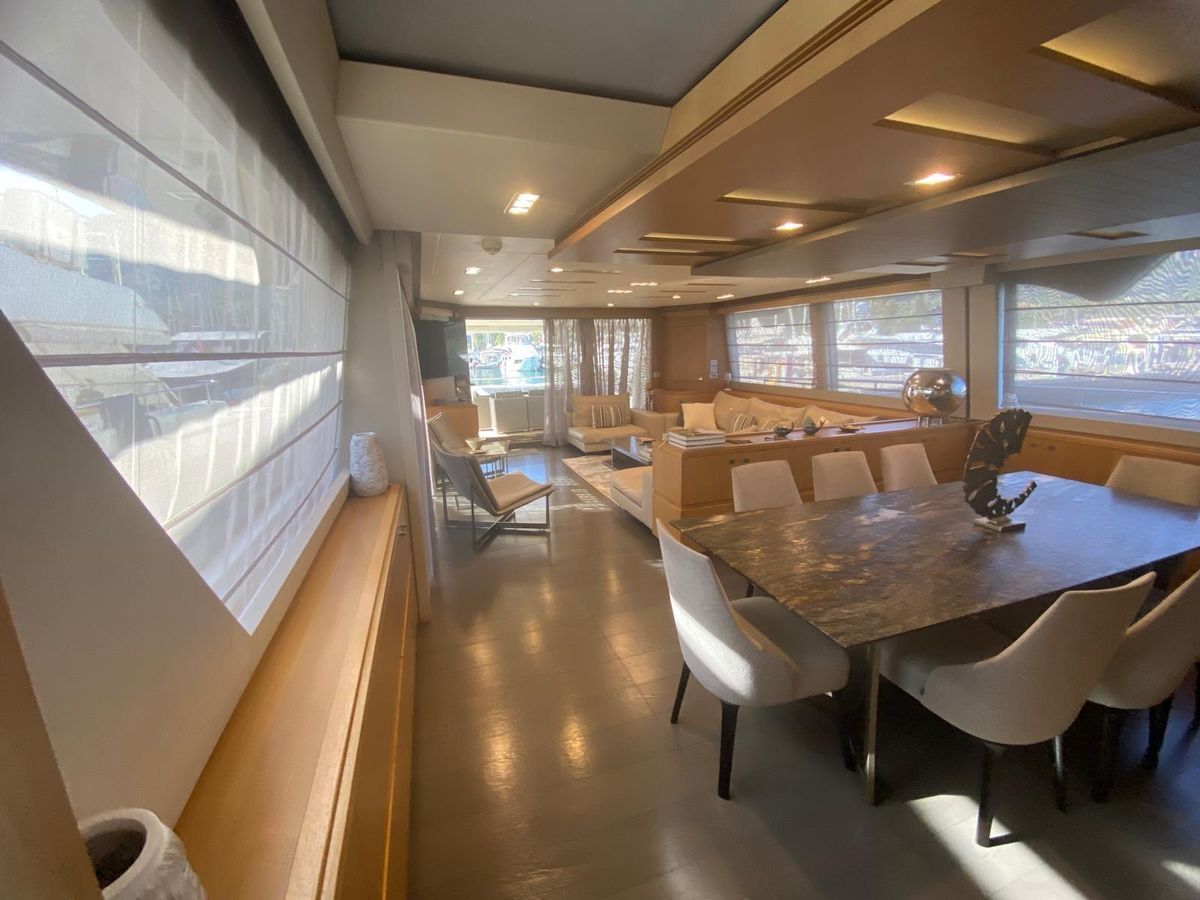 2011 Ferretti Yachts 100 