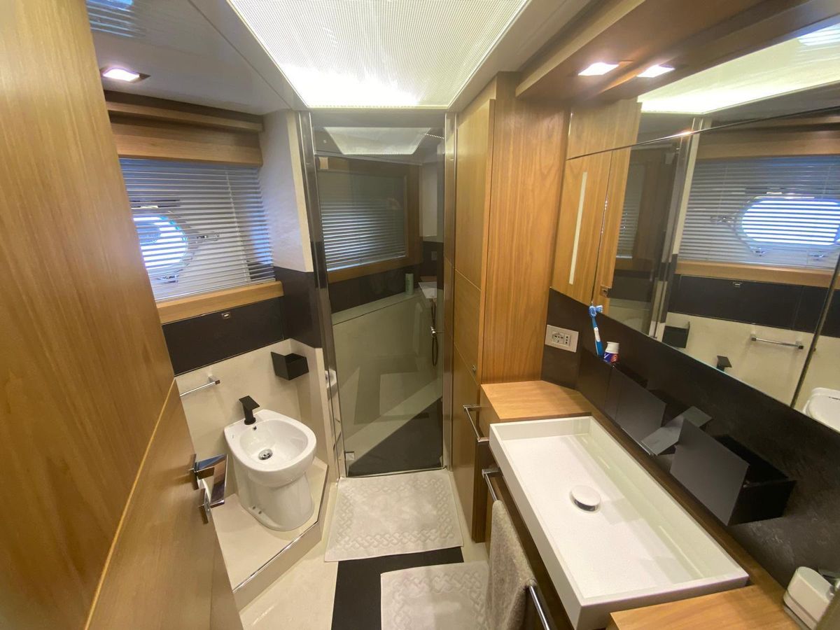 2011 Ferretti Yachts 100 