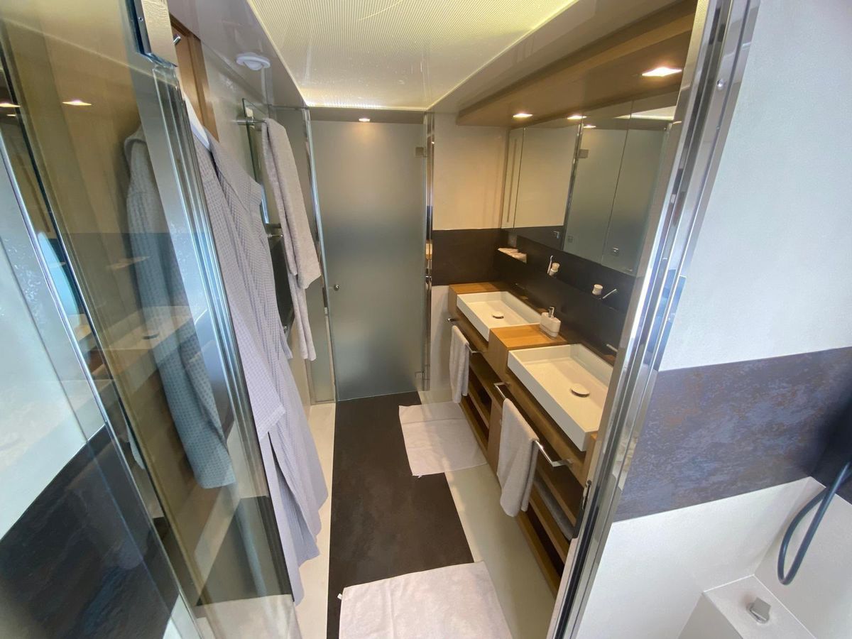 2011 Ferretti Yachts 100 