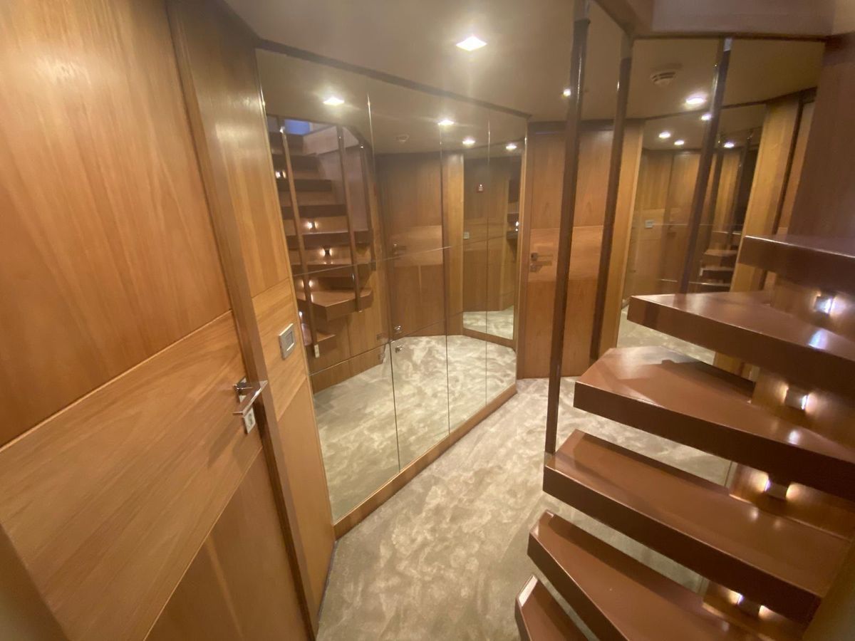 2011 Ferretti Yachts 100 