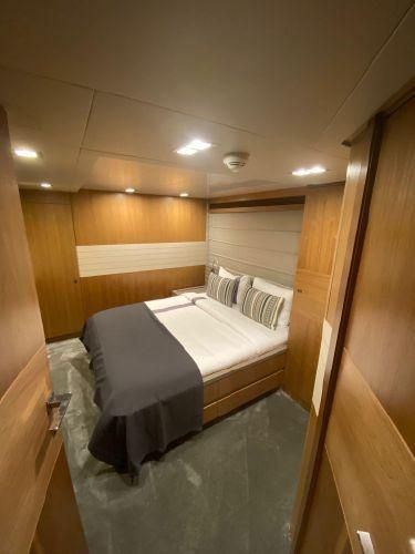 2011 Ferretti Yachts 100 