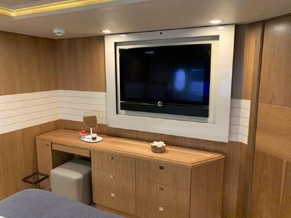 2011 Ferretti Yachts 100 