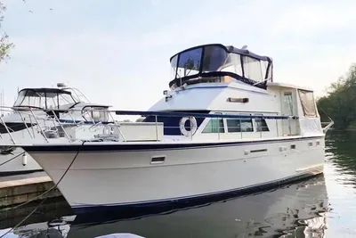 Hatteras 43 Motor Yacht
