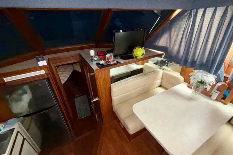  Yacht Photos Pics Interior of 1988 Hatteras 43 Motor Yacht with dining area and cozy seating.
