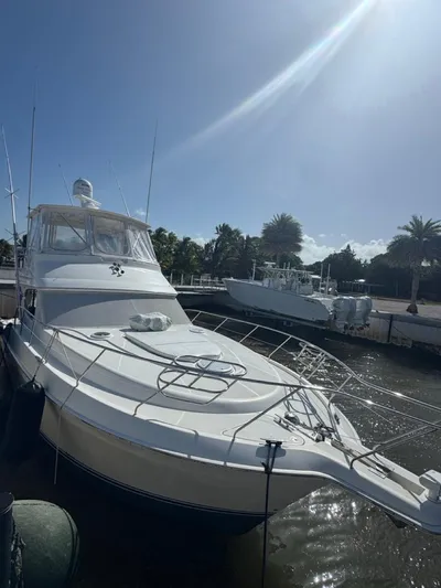 Yacht Photos Pics 2009 Silverton 45 Convertible yacht docked under clear blue sky.