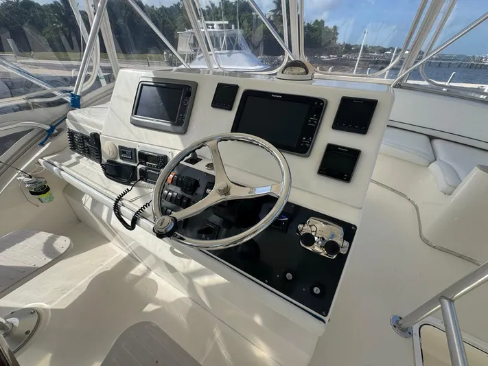  Yacht Photos Pics 2009 Silverton 45 Convertible yacht helm with modern navigation equipment and steering wheel.