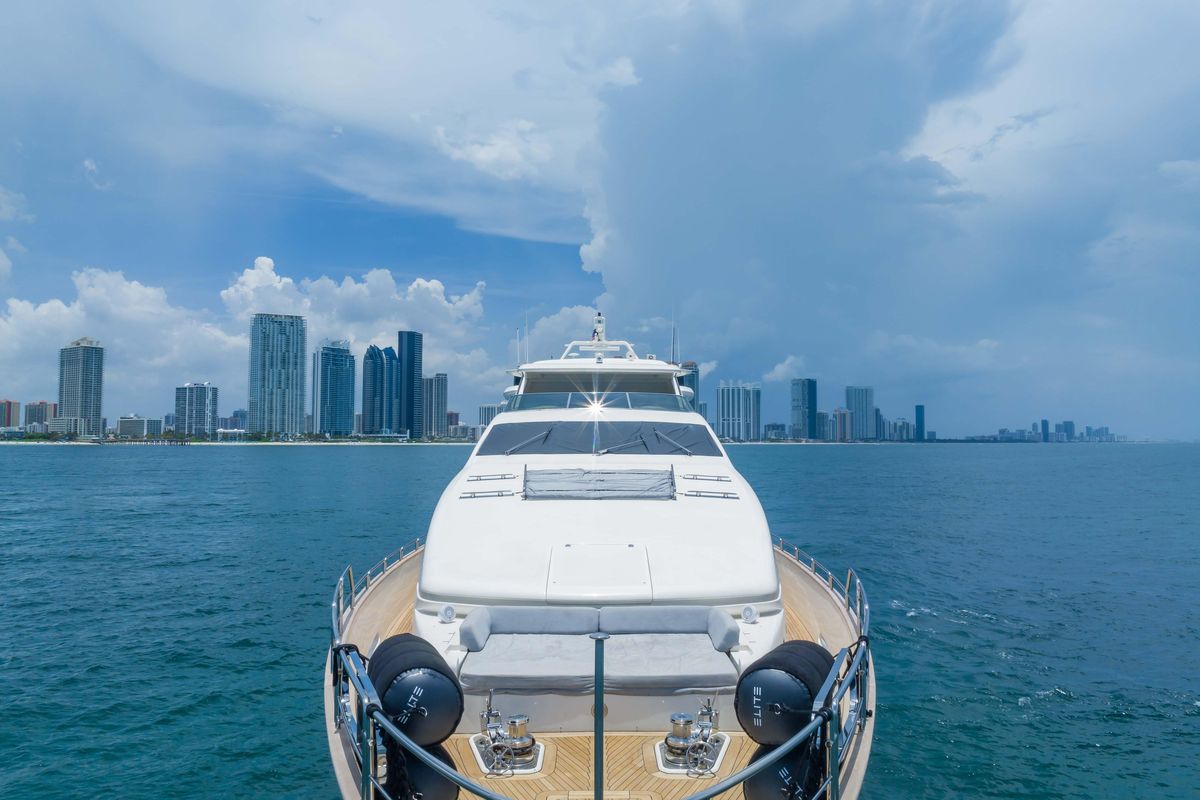 2012 Azimut 116 