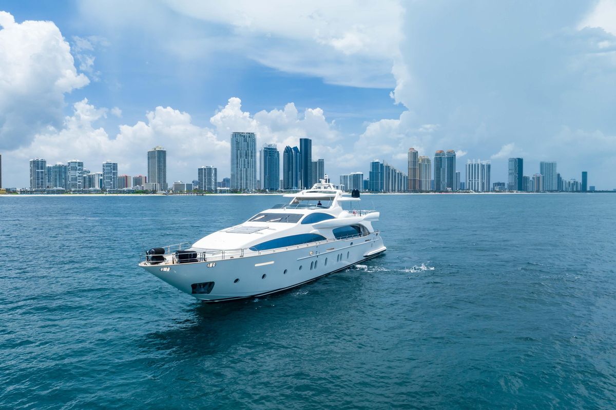 2012 Azimut 116 