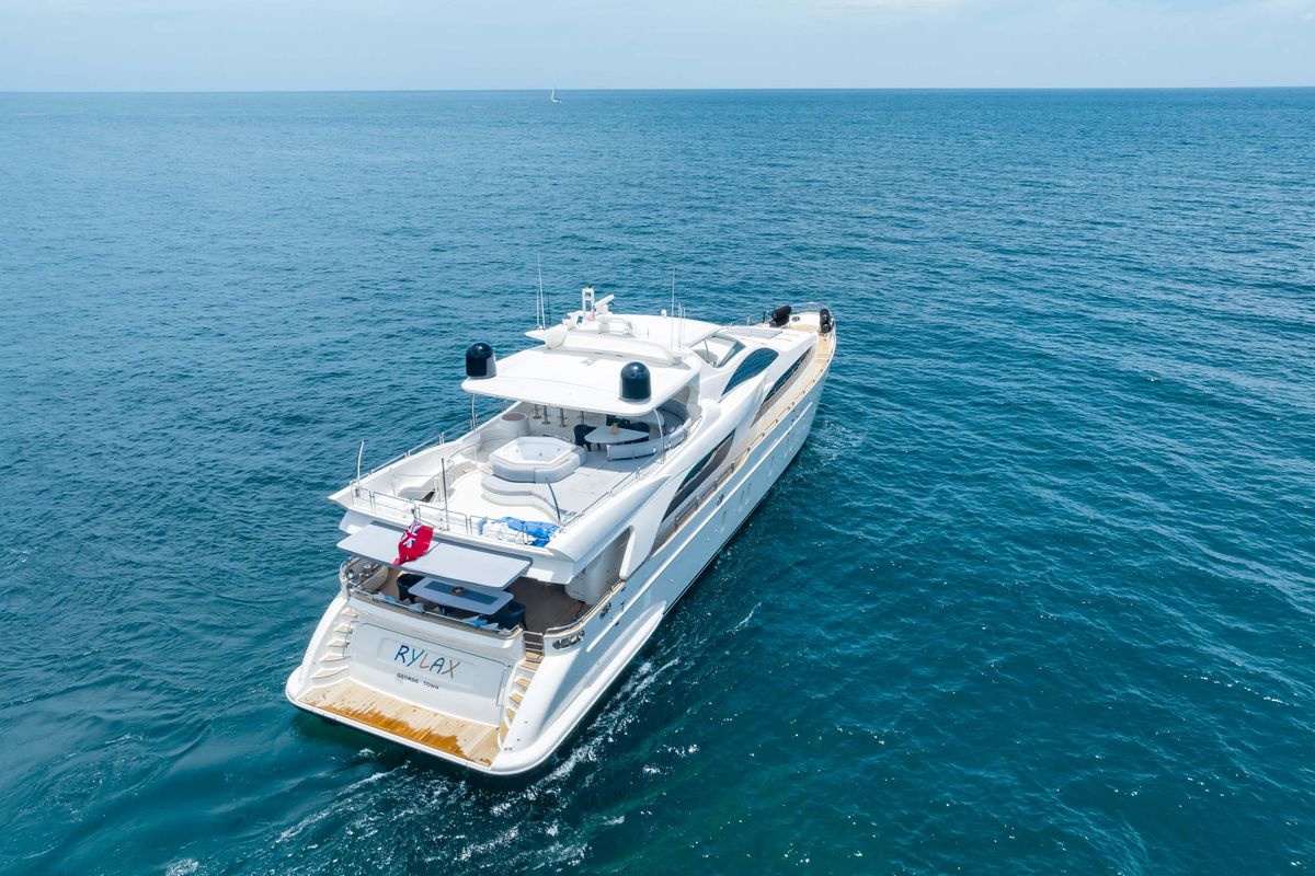 2012 Azimut 116 