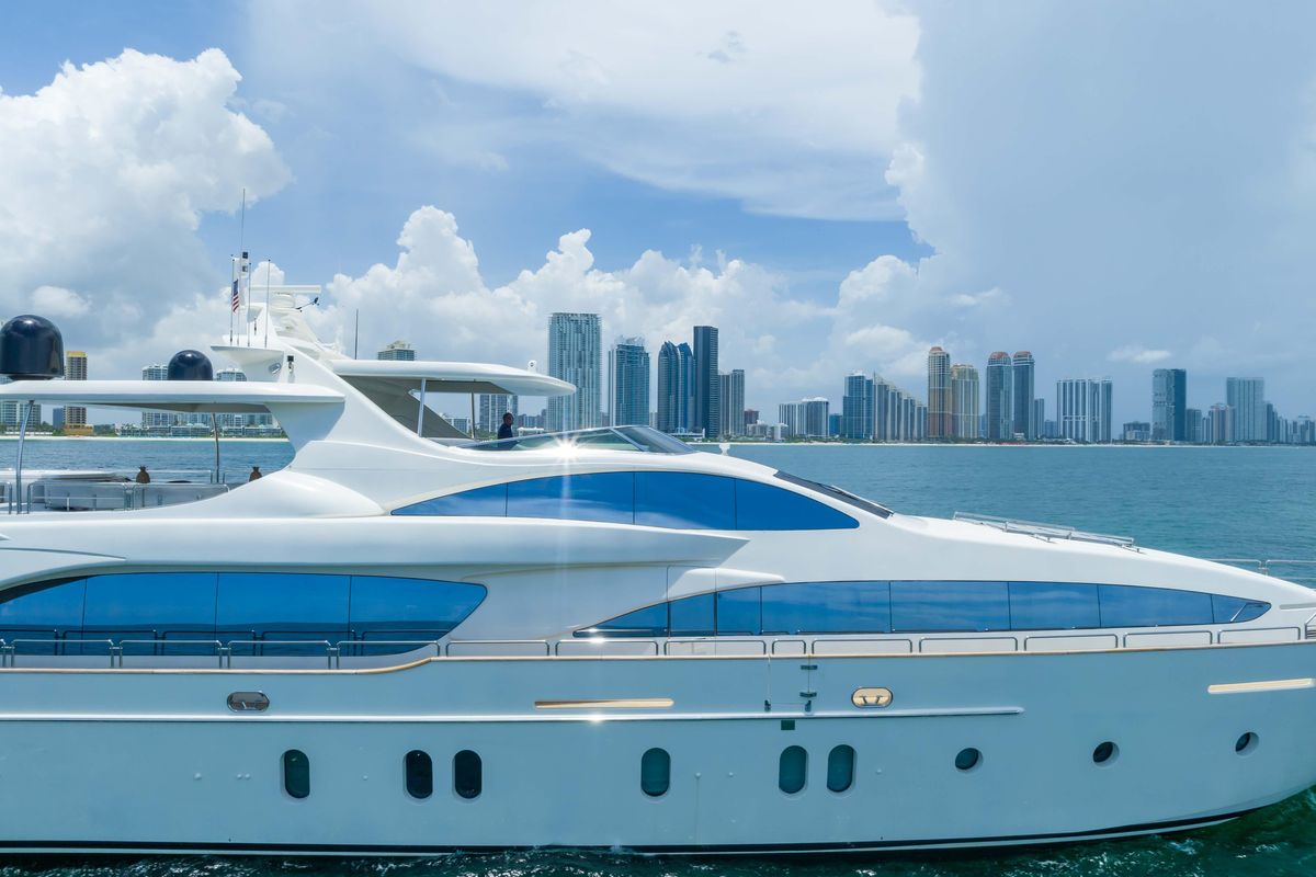 2012 Azimut 116 