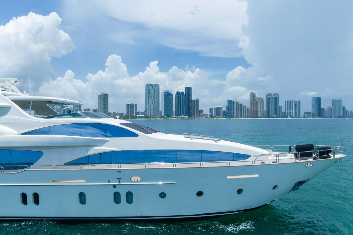 2012 Azimut 116 