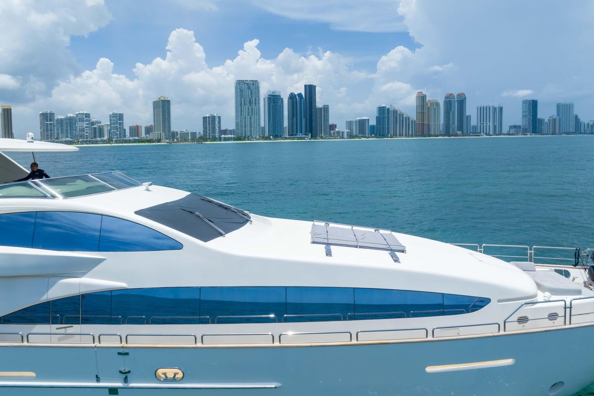 2012 Azimut 116 