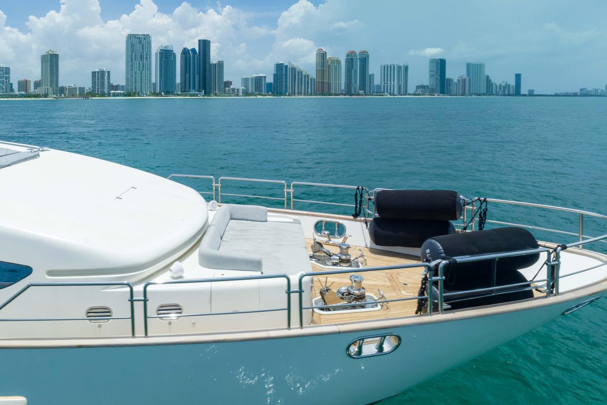 2012 Azimut 116 