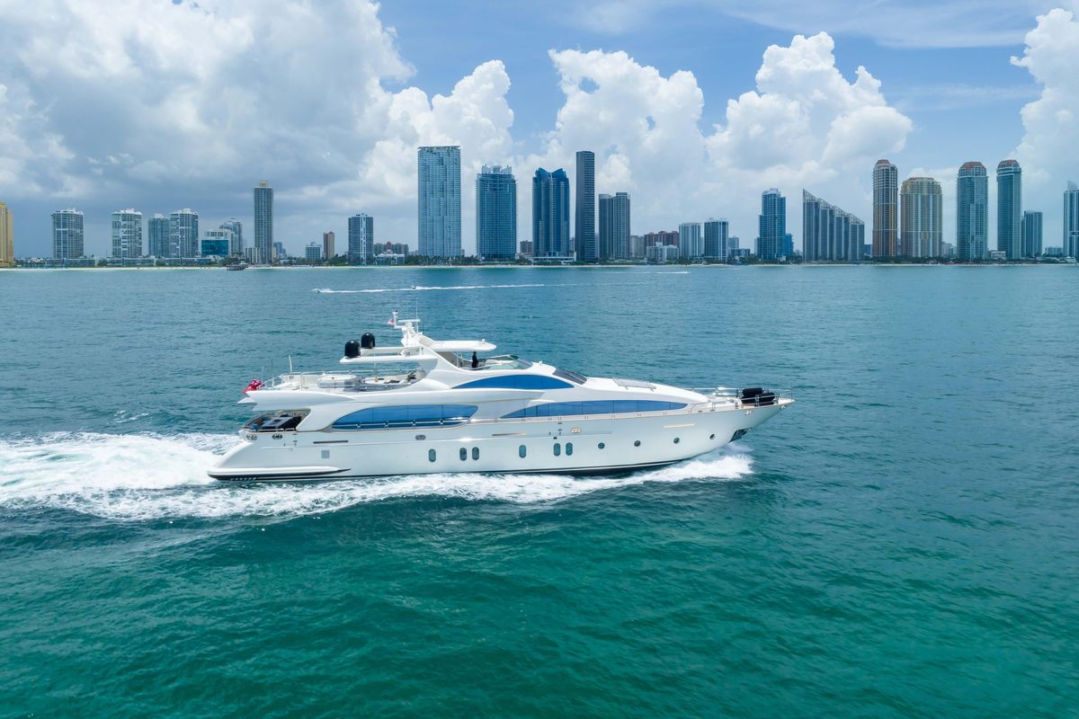 2012 Azimut 116 