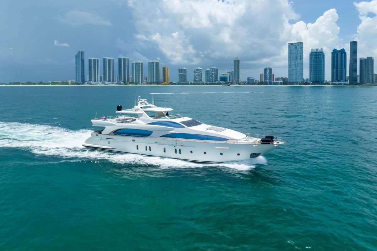 2012 Azimut 116 