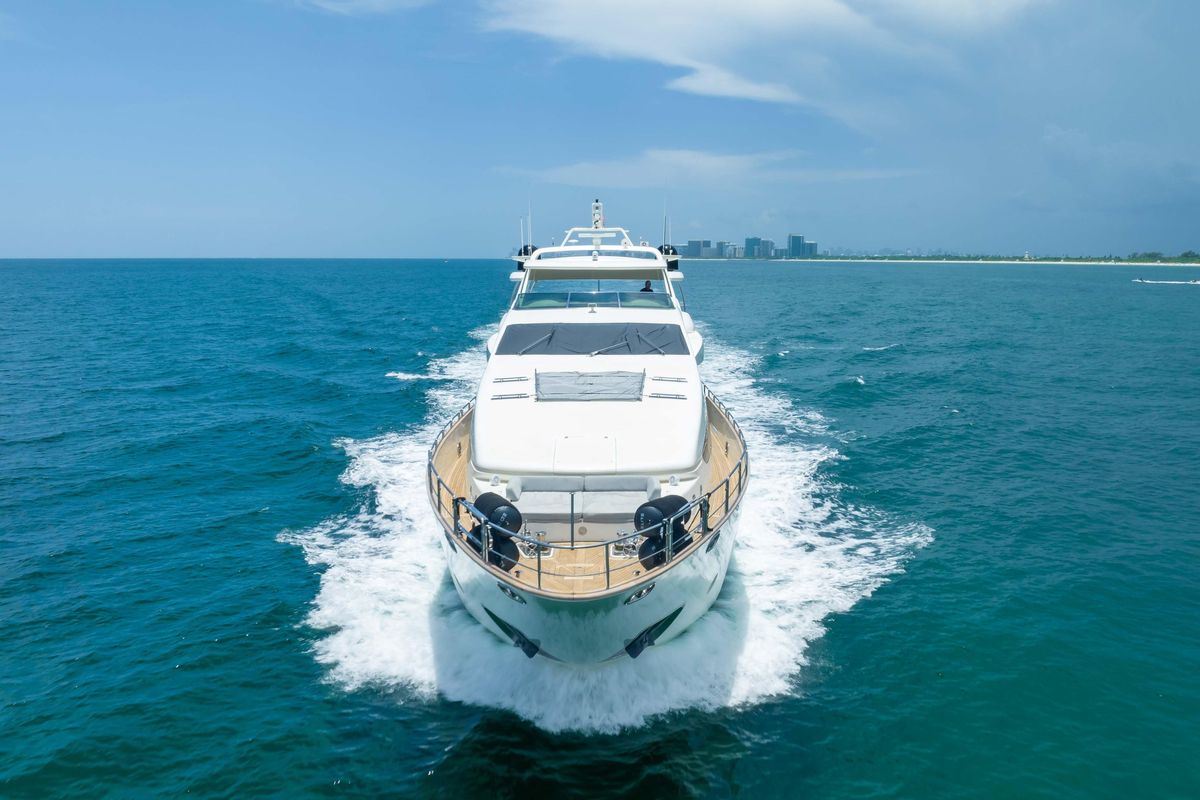 2012 Azimut 116 