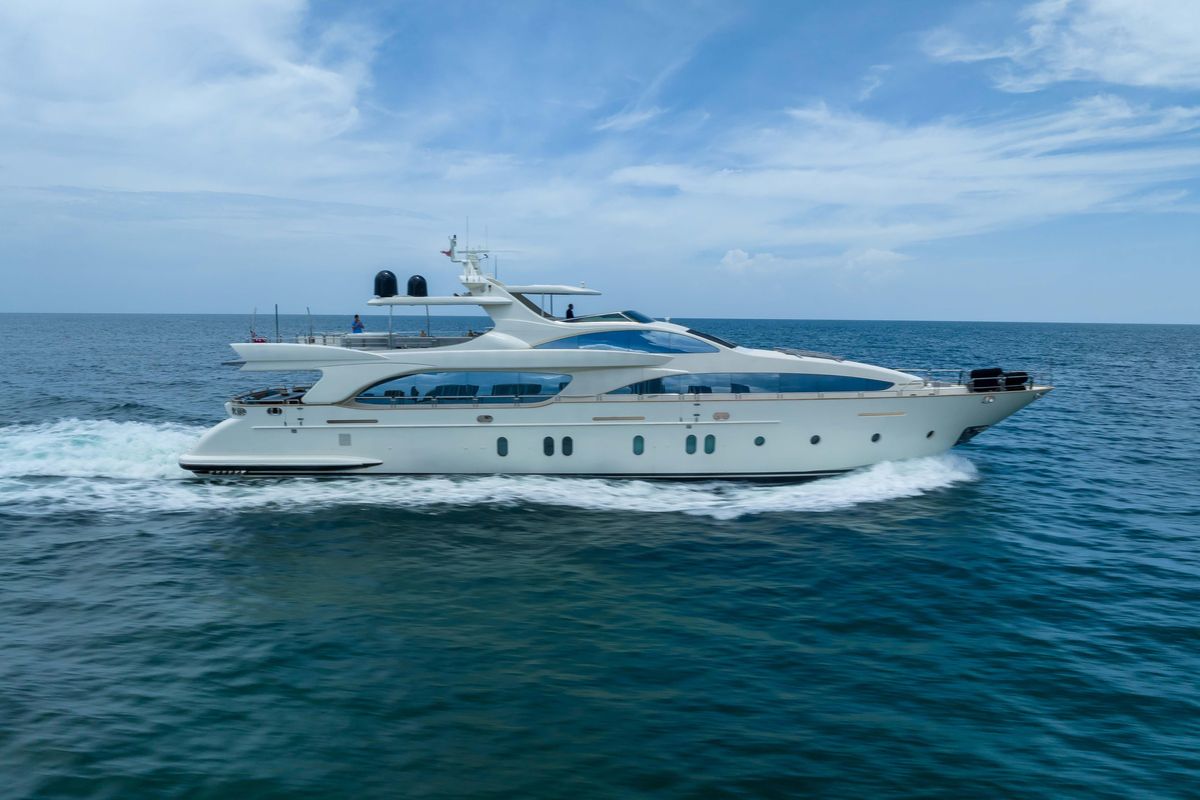 2012 Azimut 116 