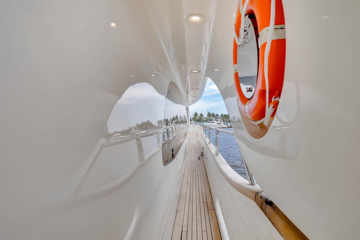 2012 Azimut 116 
