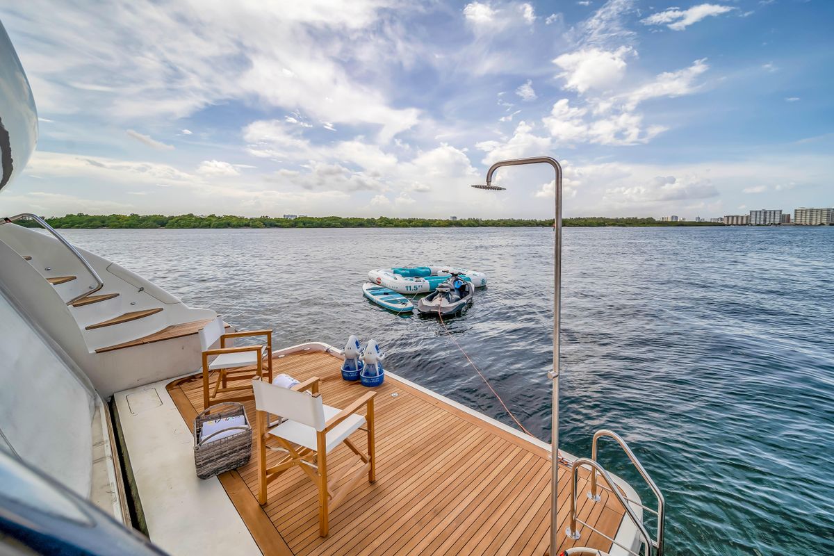 2012 Azimut 116 