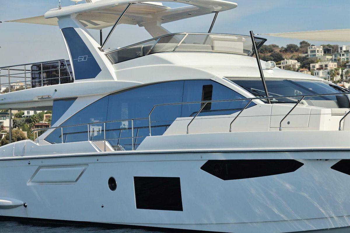 2022 Azimut 60 