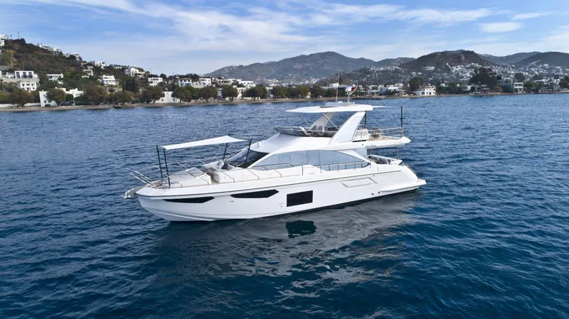  Yacht Photos Pics 2022 Azimut 60