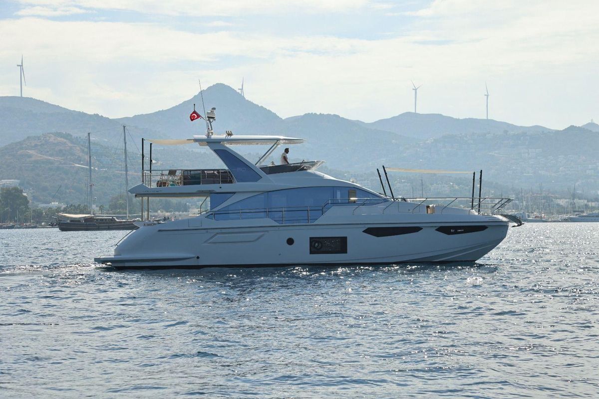 2022 Azimut 60 