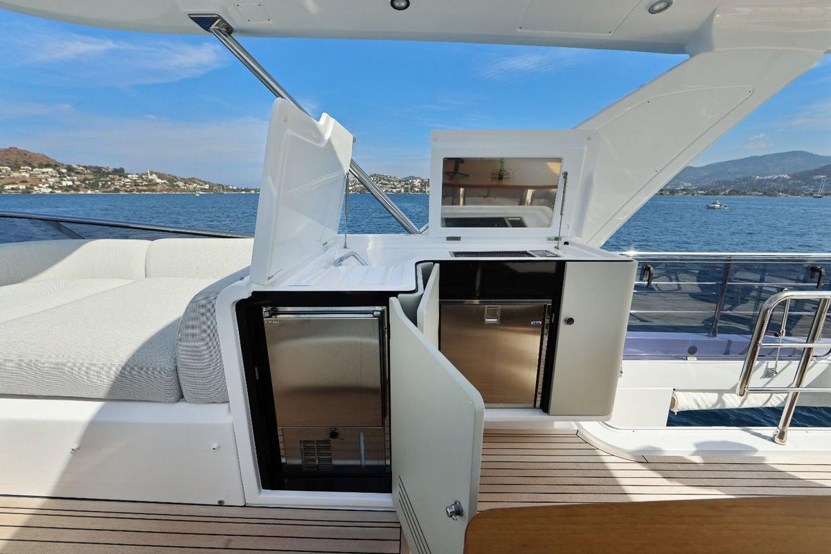 2022 Azimut 60 