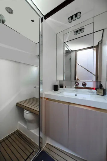  Yacht Photos Pics 2022 Azimut 60