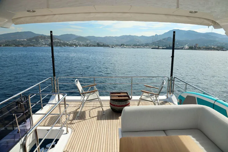  Yacht Photos Pics 2022 Azimut 60