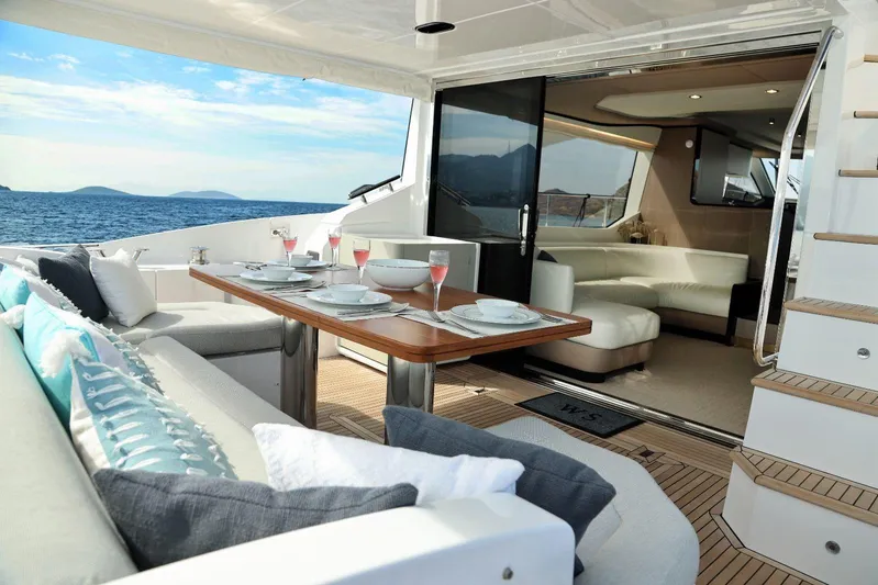  Yacht Photos Pics 2022 Azimut 60