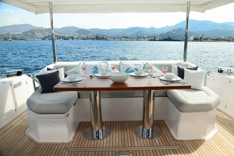  Yacht Photos Pics 2022 Azimut 60