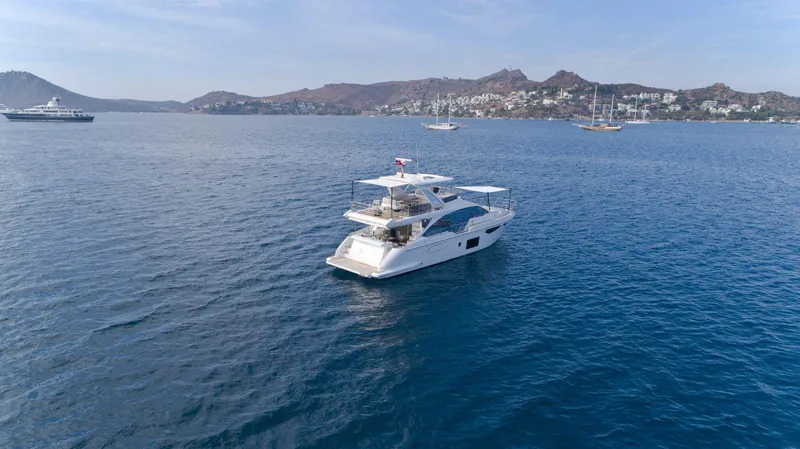  Yacht Photos Pics 2022 Azimut 60