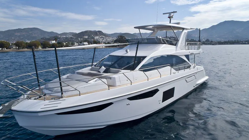  Yacht Photos Pics 2022 Azimut 60