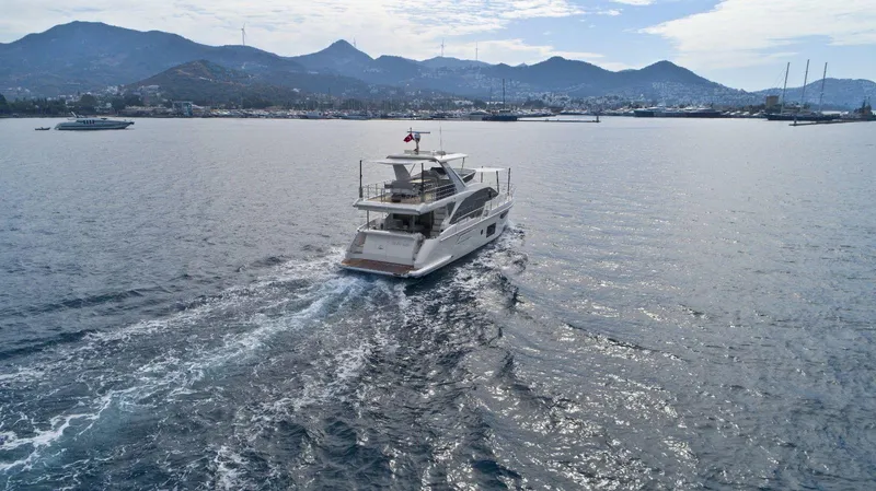  Yacht Photos Pics 2022 Azimut 60